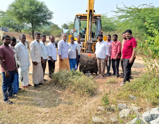 సొంత నిధులతో గ్రామాభివృద్ధికి దూసుకెళ్తున్న యువ సర్పంచ్