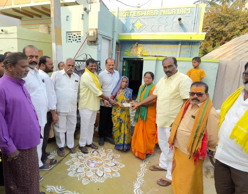 ఒకరోజు ముందే పింఛన్ పండుగ ఎన్టీఆర్ భరోసా పింఛన్ పంపిణీలో లబ్ధిదారుల ఆనందం