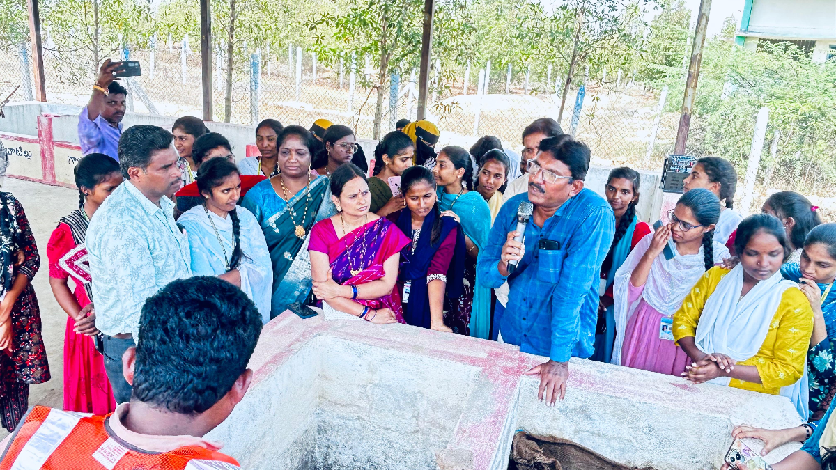 వ్యర్థాల నిర్వహణపై విద్యార్థులకు ప్రాయోగిక అవగాహన నాగార్జున ప్రభుత్వ కళాశాల విద్యార్థుల క్షేత్ర పర్యటన