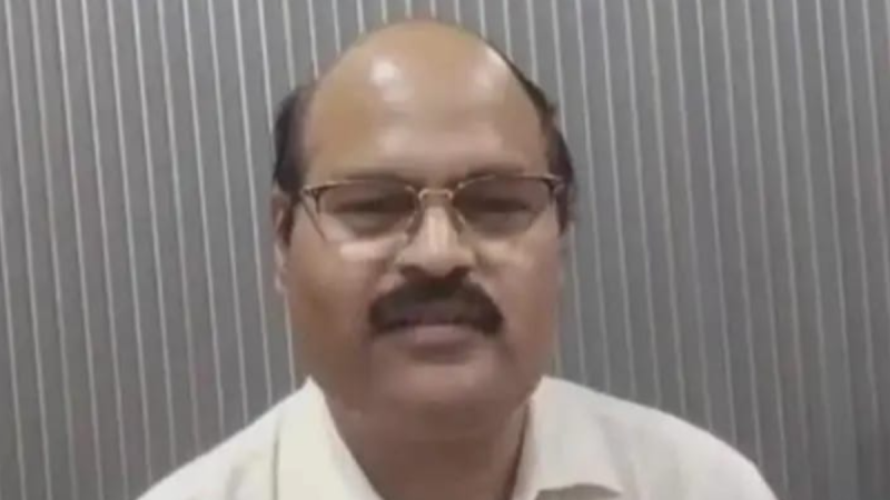 ఒకేసారి రెండు ప్రభుత్వ ఉద్యోగాలు.. 33 ఏళ్ల పాటు జీతం