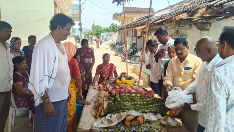  మల్లం ముత్తమ్మకు సర్పంచ్ గర్దాస్ విక్రమ్  నివాళులు
