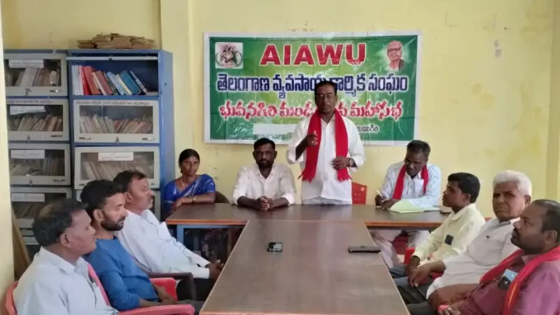 భూ పంపిణీ నిషేధం ఎత్తివేయాలి సాగు చేసుకుంటున్న పేదలకు పాసుబుక్కులు ఇవ్వాలి: బొల్లు యాదగిరి