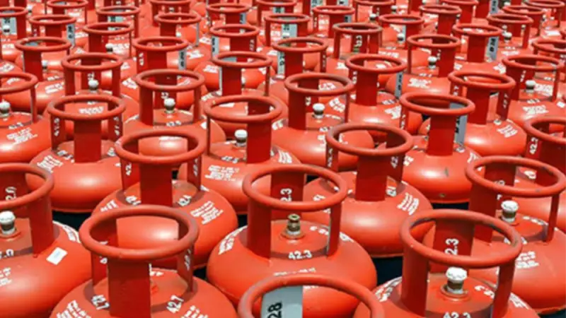 No Fuel Shortage in Telangana. Petrol, Diesel and LPG Supply Running Smoothly: OMCs