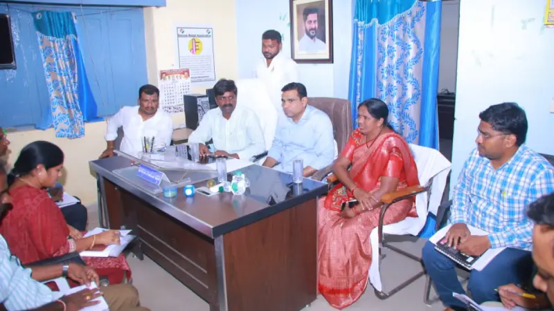 రైతులకు ఇబ్బందులు కలగొద్దు. అధికారులకు ఎంపీ చామల, ఎమ్మెల్యే వేముల వీరేశం 