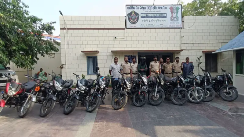 రూ.10 లక్షల విలువైన 12 బైక్‌లు స్వాధీనం నిందితుడి అరెస్ట్