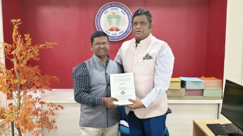 సైబర్ సెక్యూరిటీలో డాక్టరేట్‌.. డాక్టర్ మేరుగు రవి కుమార్‌కు డీజీపీ అభినందనలు