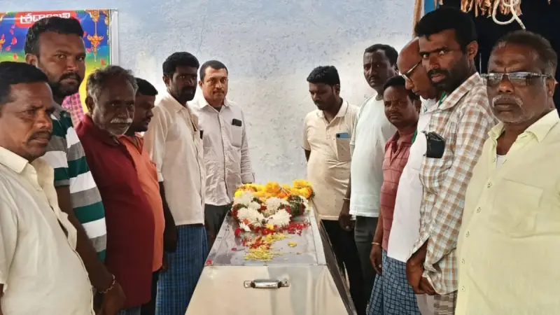 నీర్నేములలో గంగుల అమరేందర్ రెడ్డికి సిపిఎం నేతల నివాళి.