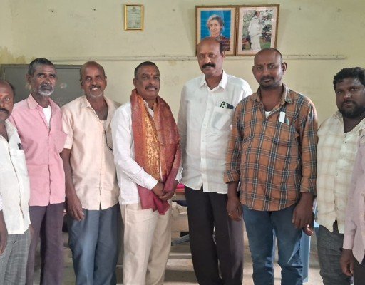 ఆకుల రవీందర్ ని సన్మానించిన బిల్డింగ్ వర్కింగ్ యూనియన్ సభ్యులు 