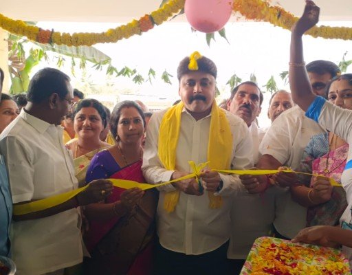 జంగారెడ్డిగూడెంలో  మంచినీటి పైప్ లైన్ పనులను ప్రారంభించిన చింతలపూడి ఎమ్మెల్యే సొంగా రోషన్ కుమార్ 