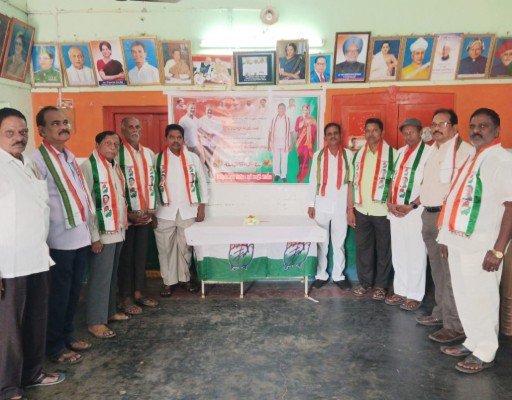 ఎన్టీఆర్ జిల్లా నూతన కమిటీల అధ్యక్షులకు శుభాకాంక్షలు తెలియజేసిన తిరువూరు కాంగ్రెస్ పార్టీ నేతలు 