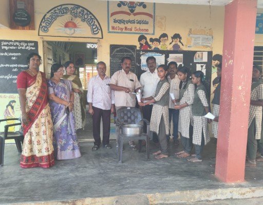 చాట్రాయి జిల్లా పరిషత్ ఉన్నత పాఠశాలలో నారా లోకేష్ విద్యామృతం కార్యక్రమం లో పాల్గొన్న ఎంఈవో1 మాసగిరి శ్రీనివాస్ 