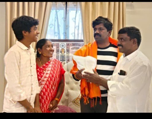 వేముల వీరేశం ను మర్యాదపూర్వకంగా కలిసిన మాజీ కౌన్సిలర్ కోనేటి కృష్ణ 