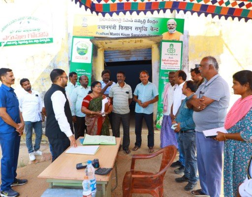 జిల్లాలో యూరియా నిల్వలు సరిపడా ఉన్నాయి: కలెక్టర్ తేజస్ నంద్ లాల్ పవార్