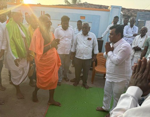 పండరీపూర్ మహా పాదయాత్ర సందర్భంగా ముంగి మహారాజును దర్శించుకున్న  మచ్చేందర్