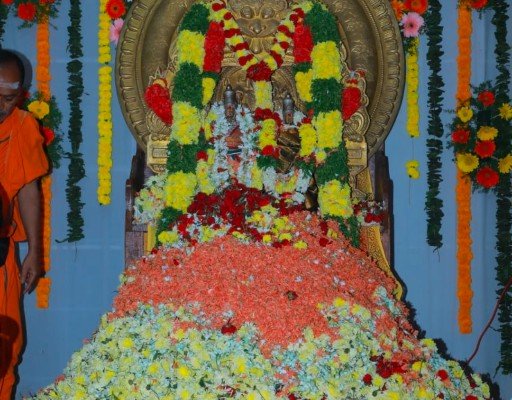 అమావాస్య సందర్భంగా చెరువుగట్టులో శ్రీ పార్వతి జడల రామలింగేశ్వర స్వామికి   కన్నుల పండుగ గ పుష్పాభిషేకం 