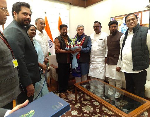 తెలంగాణ కోసం సమన్వయం:కాంగ్రెస్ ఎంపీలతో కలిసి కేంద్రాన్ని కలిసిన సీఎం