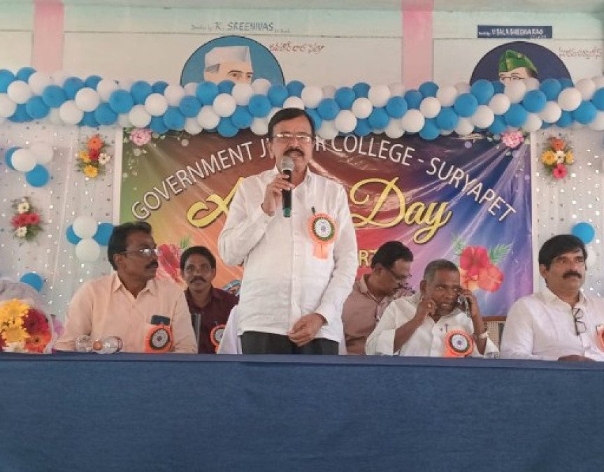 ఇష్టంతో చదివి ఉన్నత శిఖరాలను అధిరోహించాలి