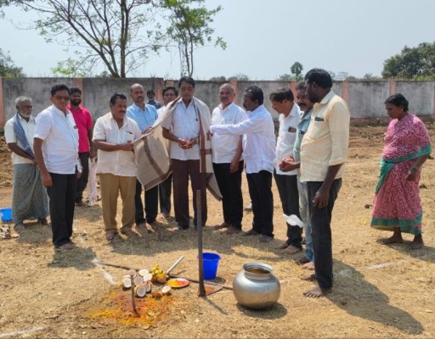 విద్యార్థుల భోజనానికి శాశ్వత వసతి – డైనింగ్ హాళ్లకు భూమిపూజ