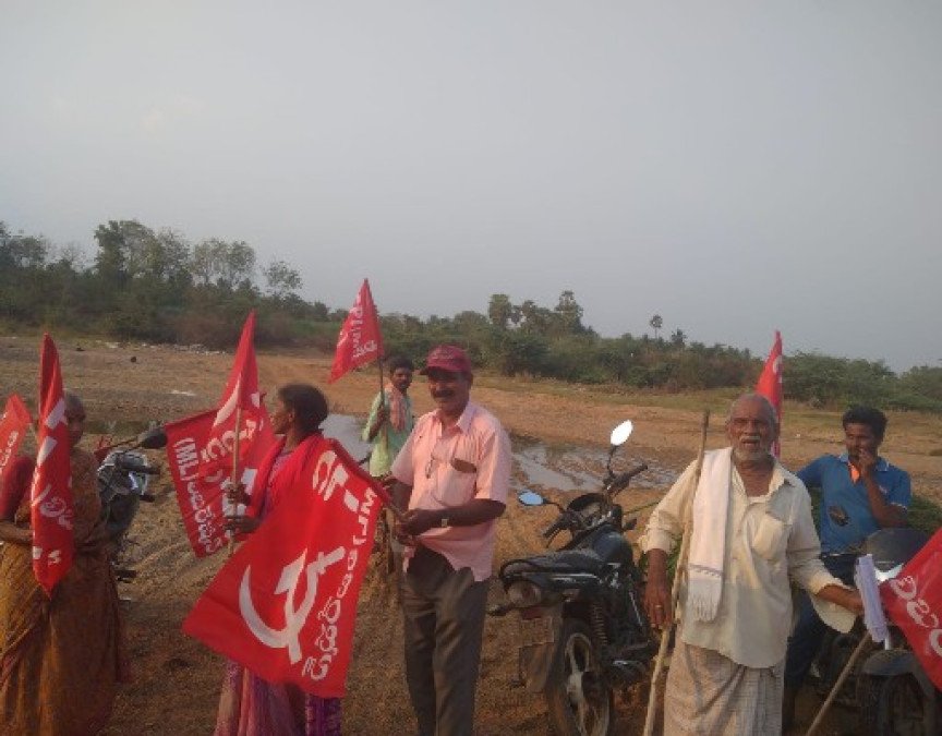 తమ్మిలేరు పై వంతెన కోసం సిపిఐ ఎమ్ఏ లిబరేషన్ ధర్నా
