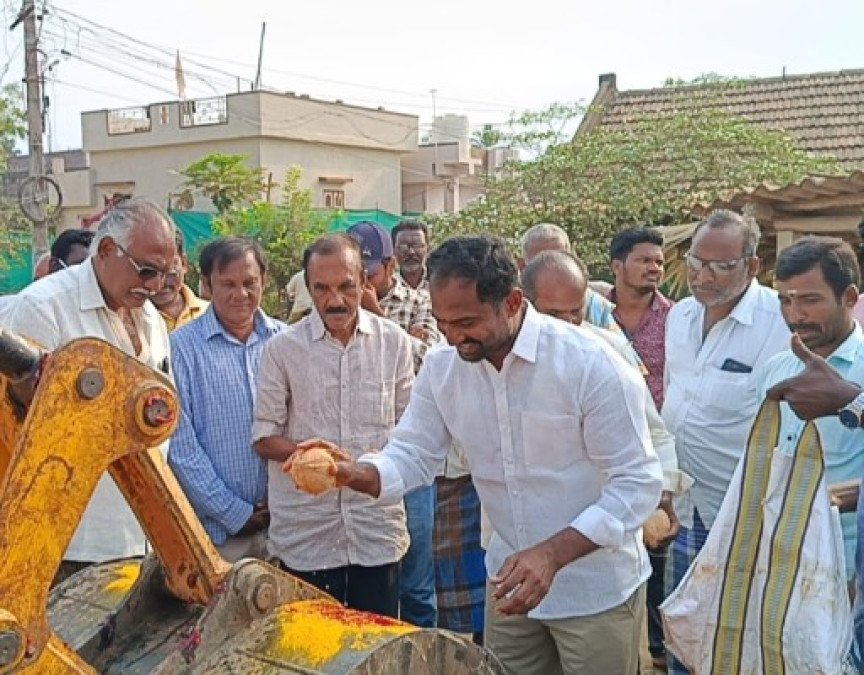  గోపవరంలో రూ.47 లక్షల సీసీ రోడ్ల పనుల ప్రారంభం