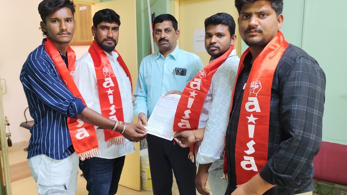 పెనుకొండలో సత్యసాయి డిగ్రీ కళాశాలపై ఆరోపణలు – ప్రిన్సిపాల్‌పై చర్యలు తీసుకోవాలి:ఏఐఎస్ఏ