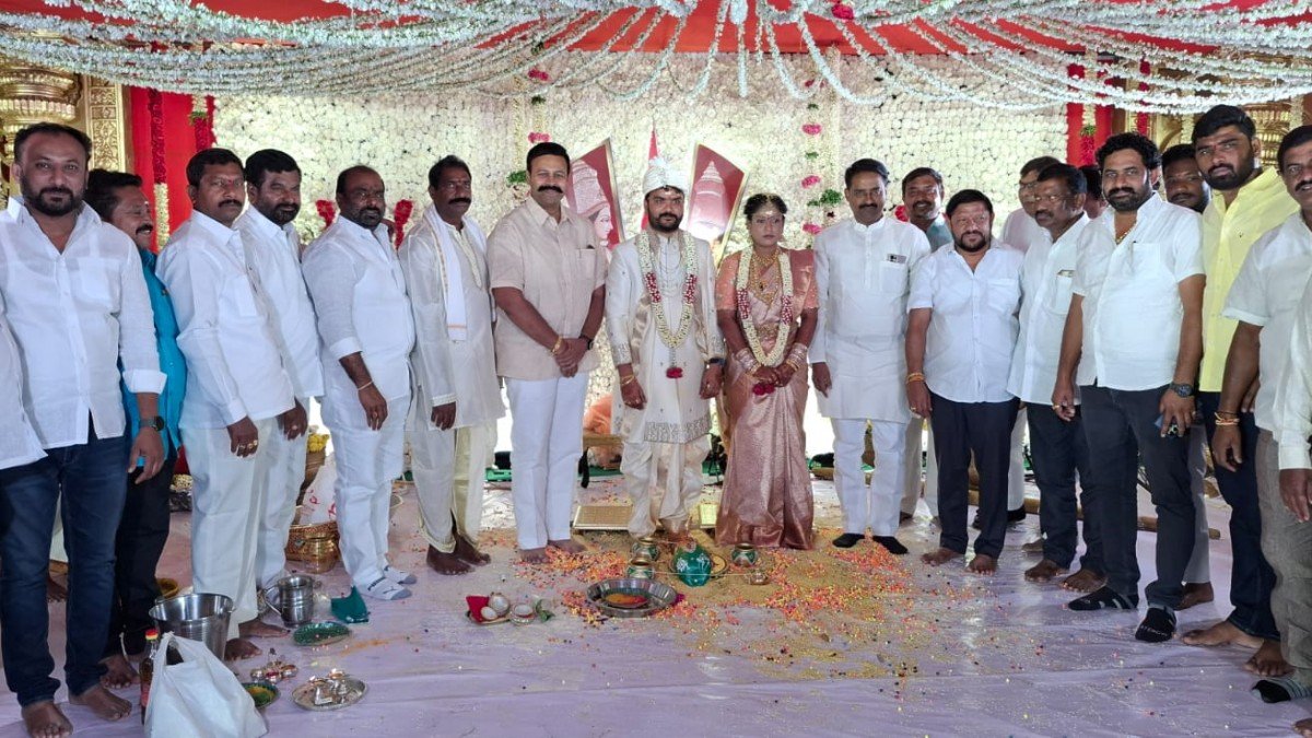 నూతన దంపతులకు శుభాకాంక్షలు తెలిపిన ప్రముఖులు