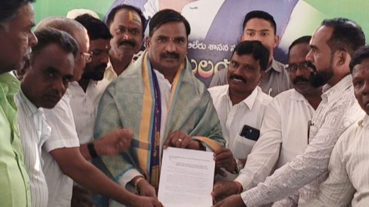 విద్యుత్ ఉద్యోగుల సమస్యలు పరిష్కరించాలి.