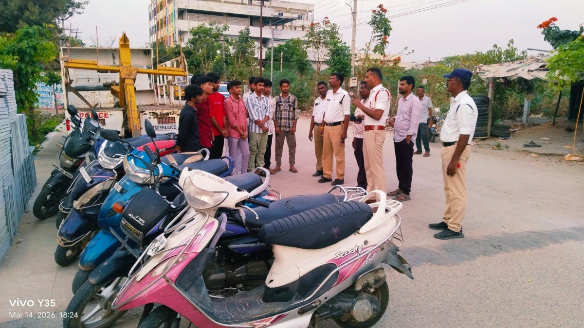 విద్యార్థుల బకాయి ఫీజులు వెంటనే విడుదల చేయాలి