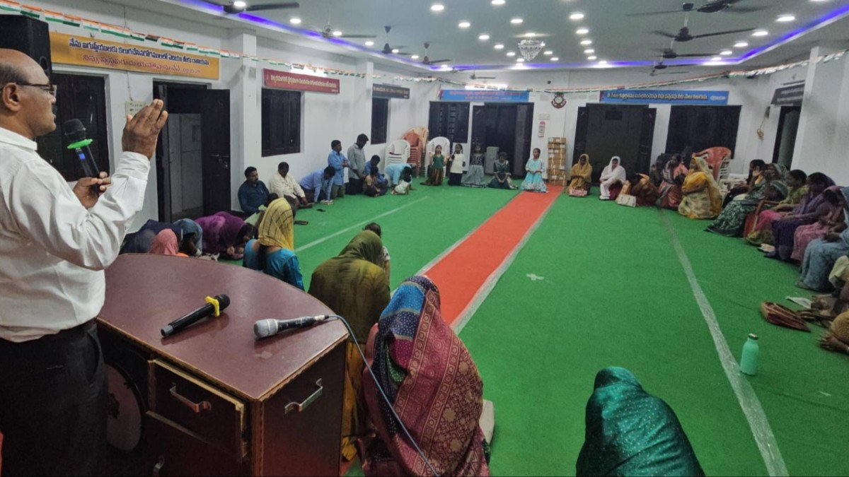 ప్రపంచ శాంతి కొరకు యుద్ధం ఆపాలని ప్రత్యేక ప్రార్థనలు