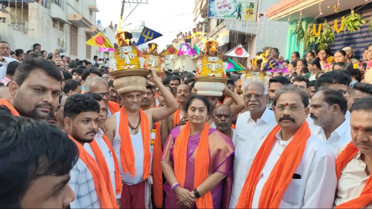 జ్యోతుల మహోత్సవంలో పాల్గొన్న మంత్రి సవిత