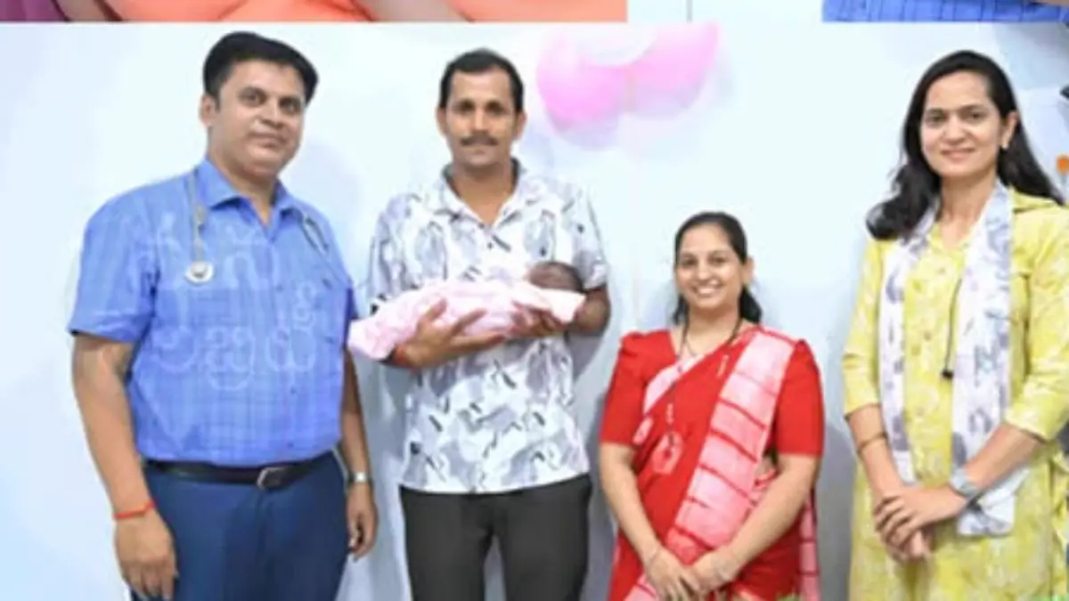 14 ఏళ్లుగా ఆడపిల్ల పుడితే రూ.1 కూడా తీసుకోకుండా.. పూణే డాక్టర్ గణేష్ రాఖ్ సేవా గాథ!