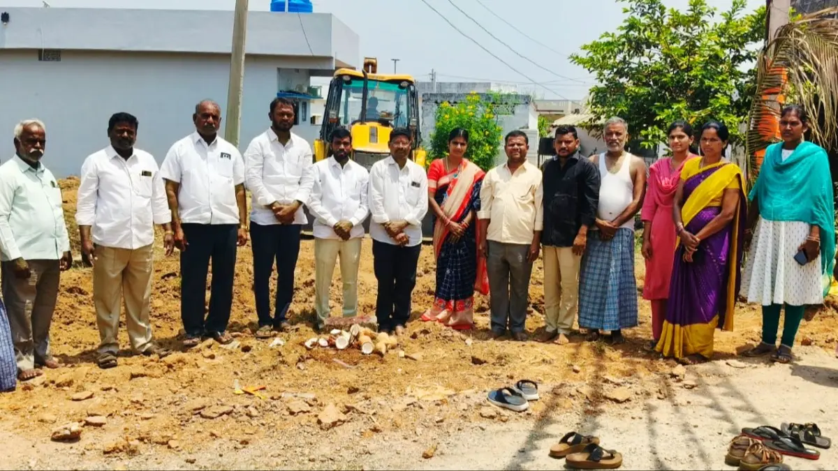 గ్రామాభివృద్ధికి శ్రీకారం.. సిసి రోడ్డు పనులకు శంకుస్థాపన- సర్పంచ్ జువ్వి నర్సింహ్మ
