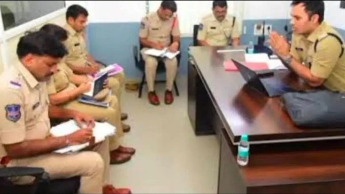 ఎస్సై చైతన్య చందర్ పై వేటు పడింది