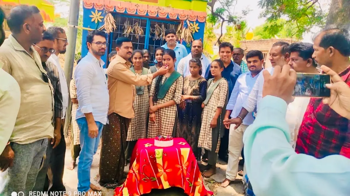  పెద్దమంతూర్ ZPH స్కూల్‌లో మెరుగైన ఫలితాలు –స్కూల్ టాపర్ గా పూజిత 