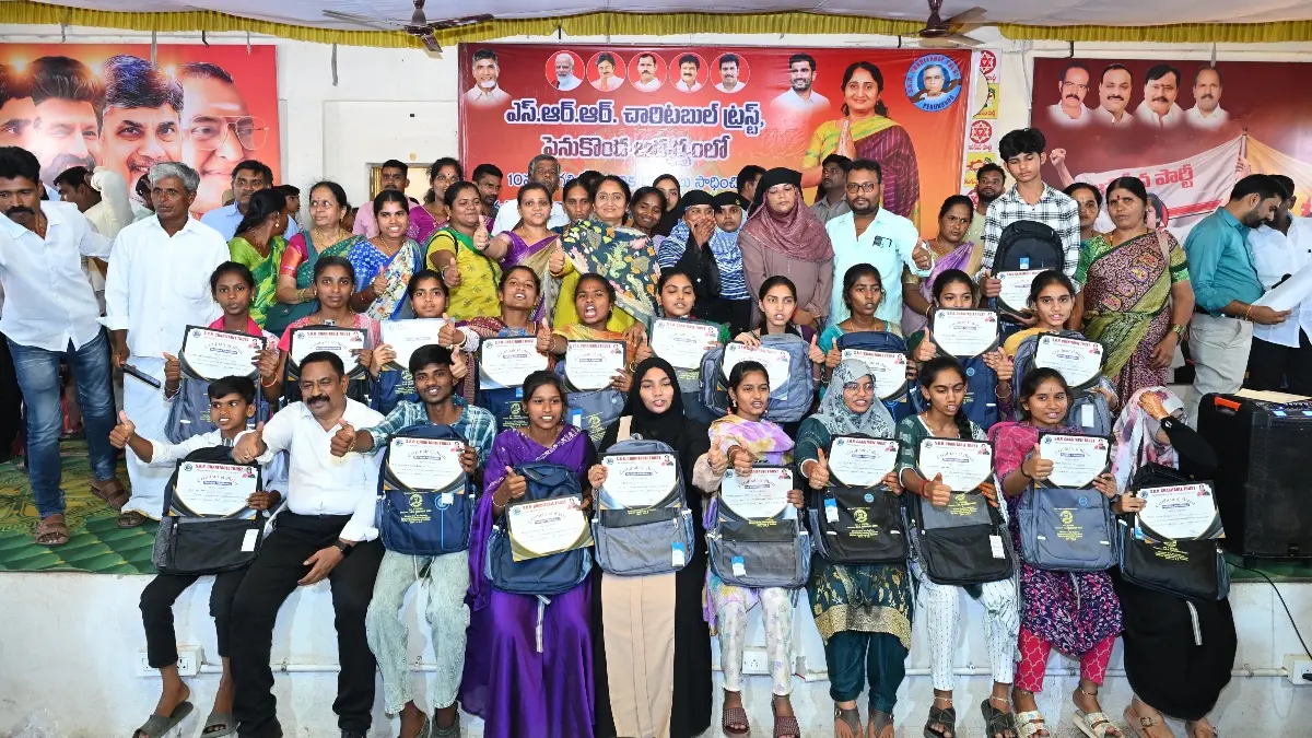 కార్పొరేట్ స్థాయికి ప్రభుత్వ పాఠశాలలు – ప్రతిభావంతుల సత్కారం
