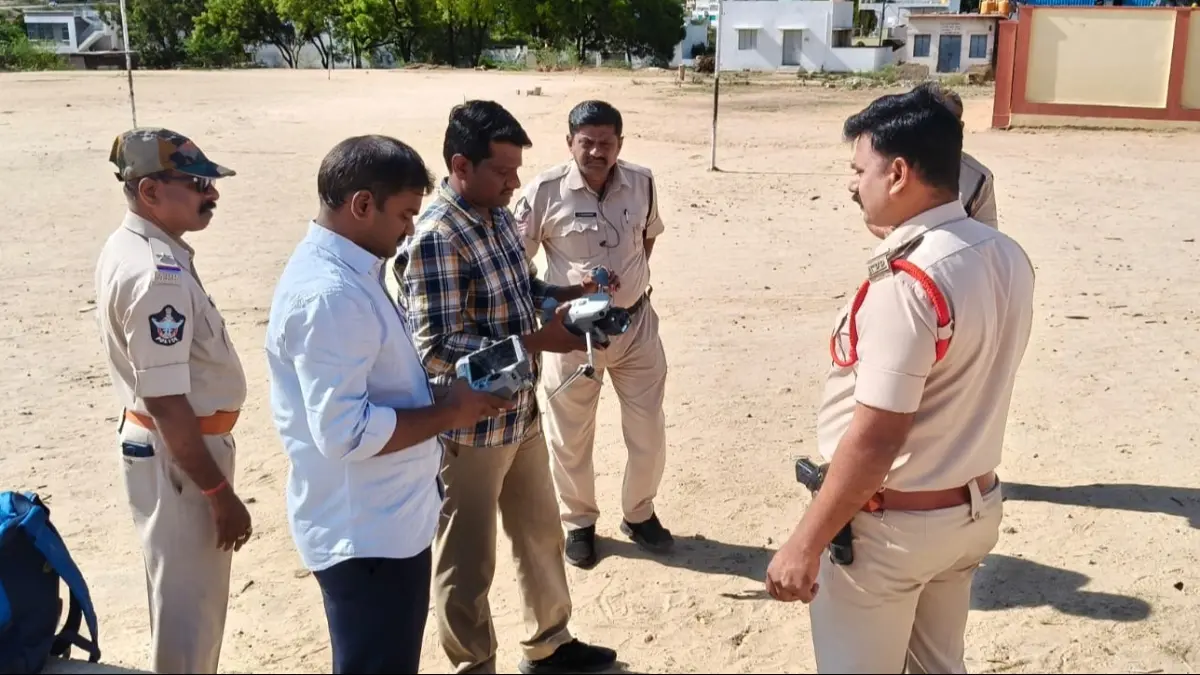 సోమందేపల్లి పోలీసులకు డే డ్రోన్ & నైట్ విజన్ డ్రోన్‌లపై ప్రత్యేక శిక్షణ