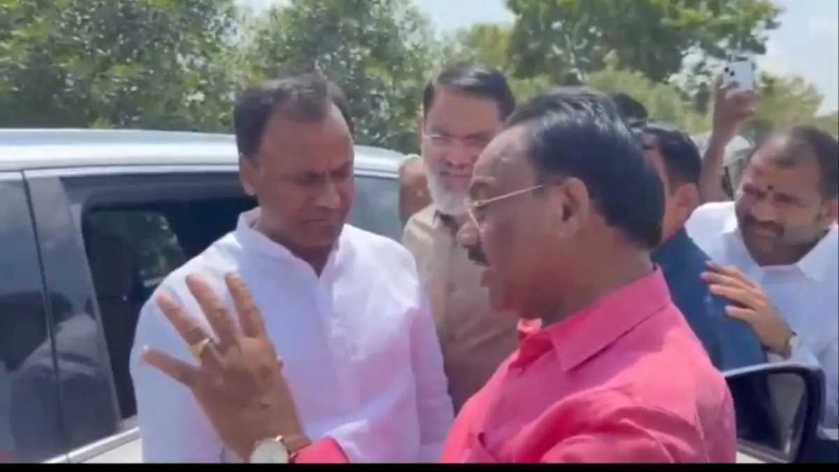 ప్రత్యర్థుల కలయికతో రాజకీయ వర్గాల్లో చర్చ