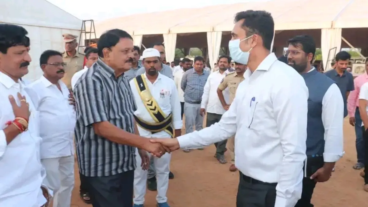 సీఎం పర్యటనపై భద్రత ఏర్పాట్లు పరిశీలిస్తున్న సత్యసాయి జిల్లా అధికారులు