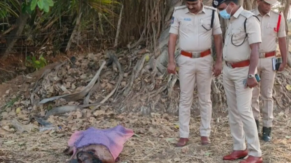 యువకుడి హత్య.. ఘటనా స్థలాన్ని పరిశీలించిన ఎస్పీ