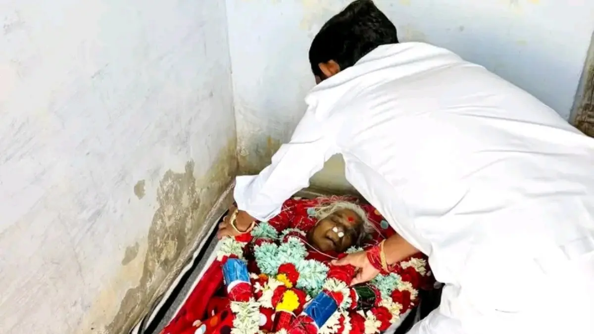 పార్థివ దేహానికి నివాళులర్పించిన రాష్ట్ర కార్యదర్శి సామకోటి 