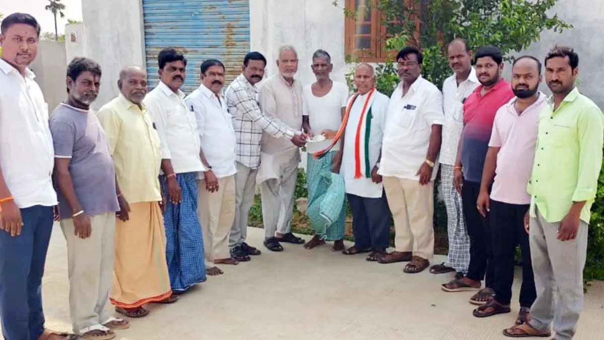 రాజీవ్ స్మారక ఫౌండేషన్ ఆధ్వర్యంలో ఆర్థిక సాయం