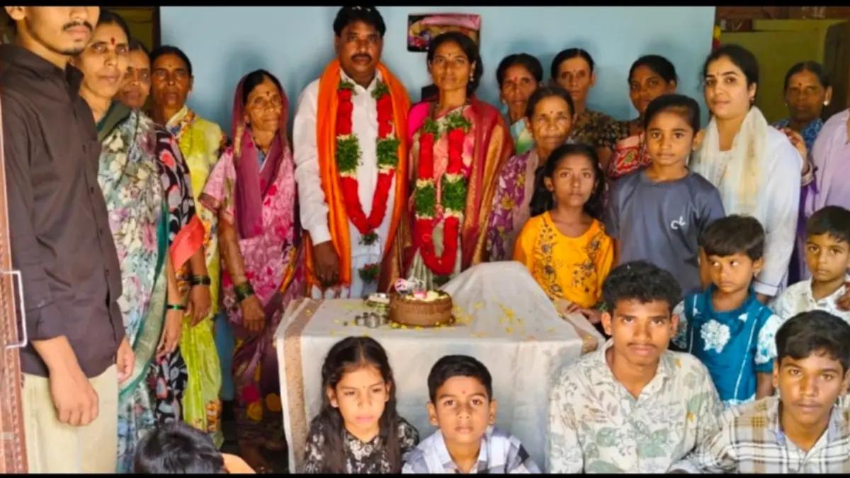 కుటుంబ సభ్యుల సమక్షంలో ఘనంగా వై. పండరి దంపతుల వివాహ వార్షికోత్సవం