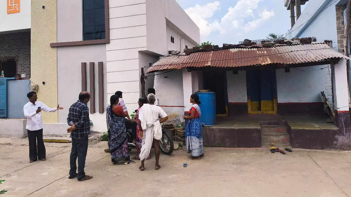 న్యాల్కల్‌లో సంధి వివాదం ముదిరింది.. పైపులు తొలగించి హామీ మరిచిన శివశంకర్