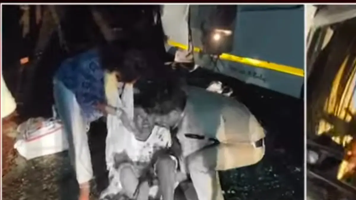 నార్కెట్‌పల్లి వద్ద ఘోర రోడ్డు ప్రమాదం ఆగి ఉన్న డీసీఎంను ఢీకొట్టిన మినీ ట్రావెల్స్ బస్సు.. ఒకరి మృతి, 13 మందికి గాయాలు