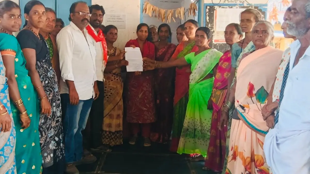 మరవపల్లిలో ఉపాధి కూలీల సమస్యలపై వినతిపత్రం