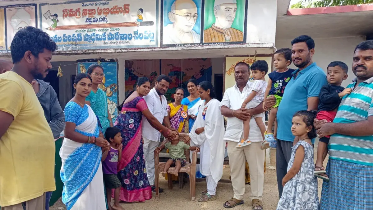 నేలపట్ల లో పల్స్ పోలియో కార్యక్రమాన్ని ప్రారంభించిన సర్పంచ్ గంగాపురం వసంత నగేష్ గౌడ్