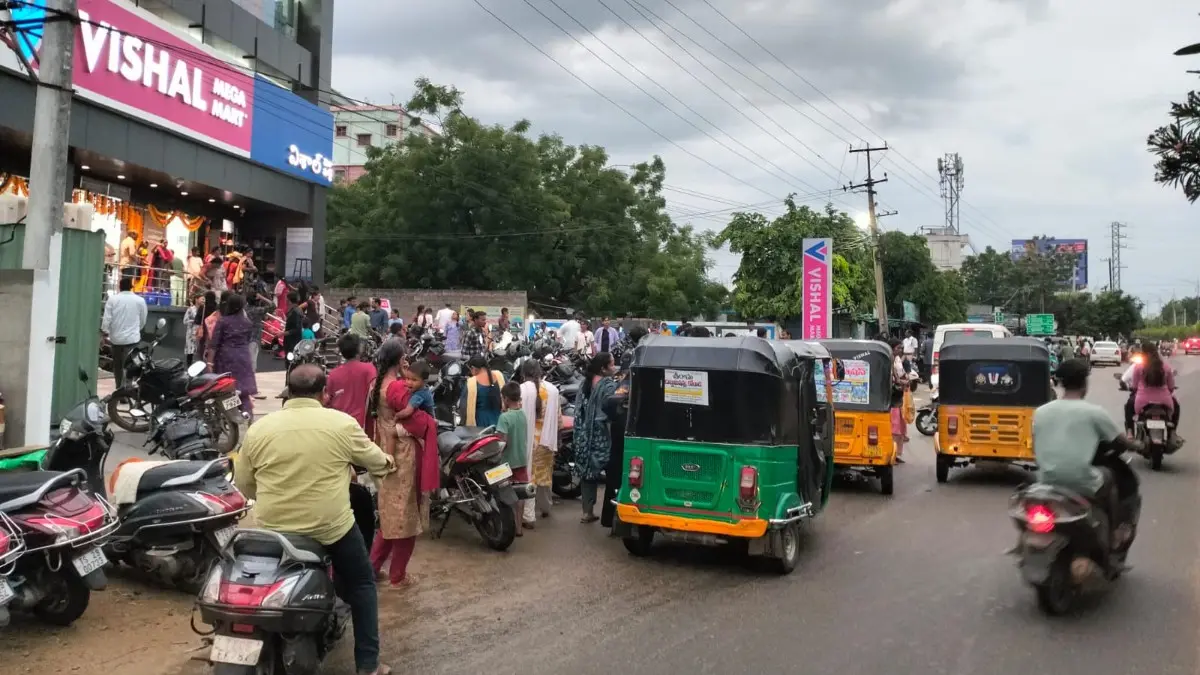 కార్పొరేట్ కు ట్రాఫిక్ నిబంధనలు వర్తించవా..?  