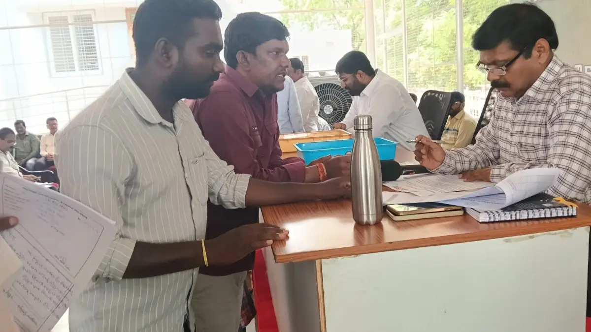 నాణ్యత లేని భోజనం – అధికారుల నిర్లక్ష్యంపై కలెక్టర్‌కు వినతి  పత్రం:- RSF,AISU విద్యార్థి సంఘాలు