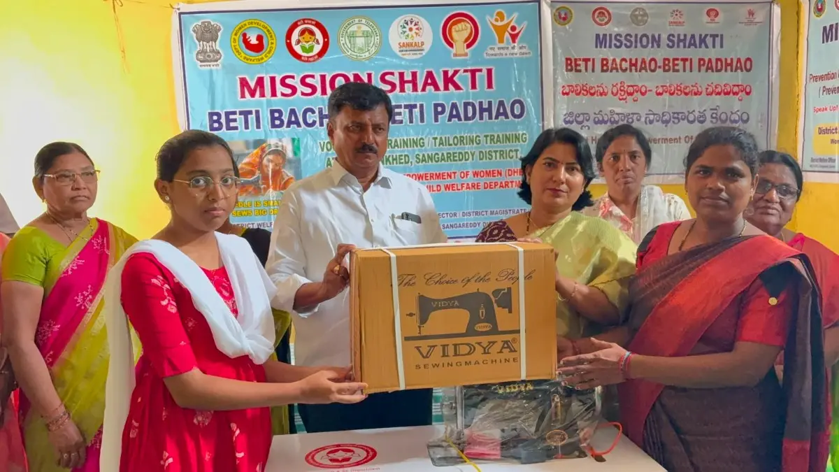 స్వయం ఉపాధితో మహిళలు ఆర్థికంగా ఎదగాలి – ఎమ్మెల్యే ,జిల్లా సంక్షేమ అధికారి 